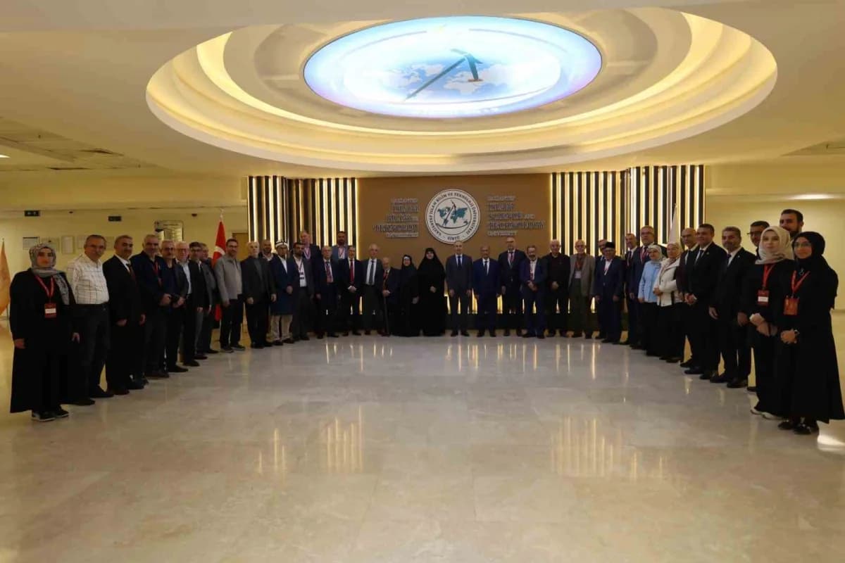 Gaziantep Forum 3 sonuç bildirgesi toplantısından akademisyenler ve yetkililer