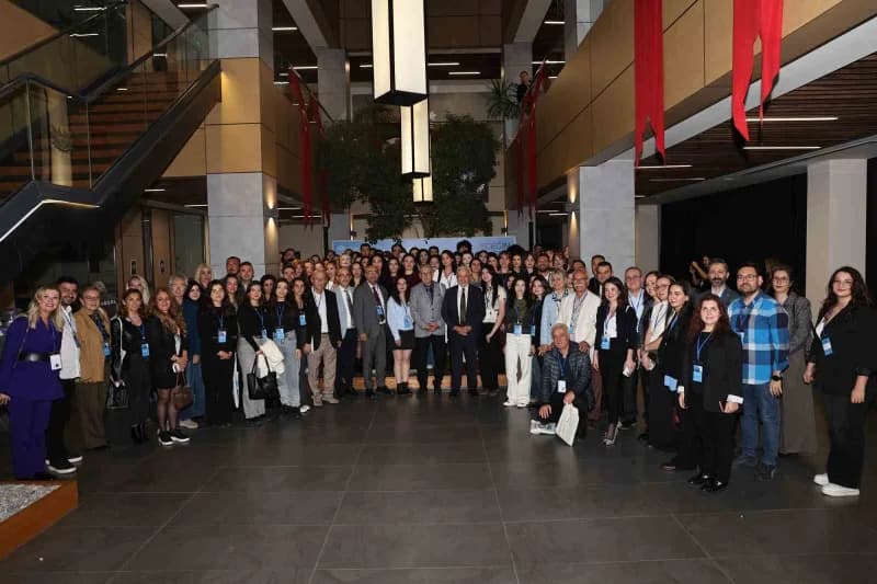 Nilüfer’de Geleceğin Liderleri programı açılış toplantısından gençler ve mentörler bir arada
