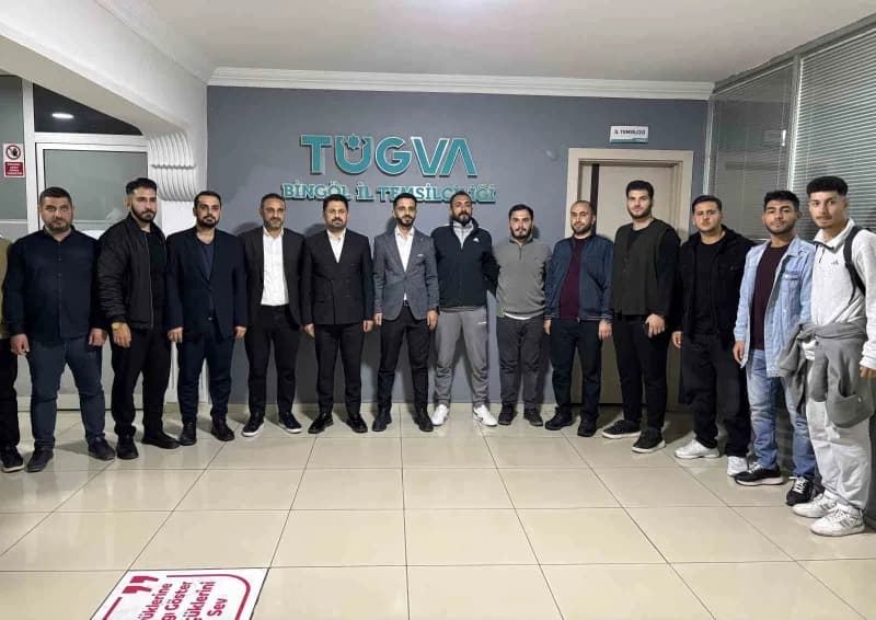 Gençlerle bir araya gelen AK Parti İl Başkanı Yılmaz Seven: "Bizim geleceğimiz sizlersiniz"