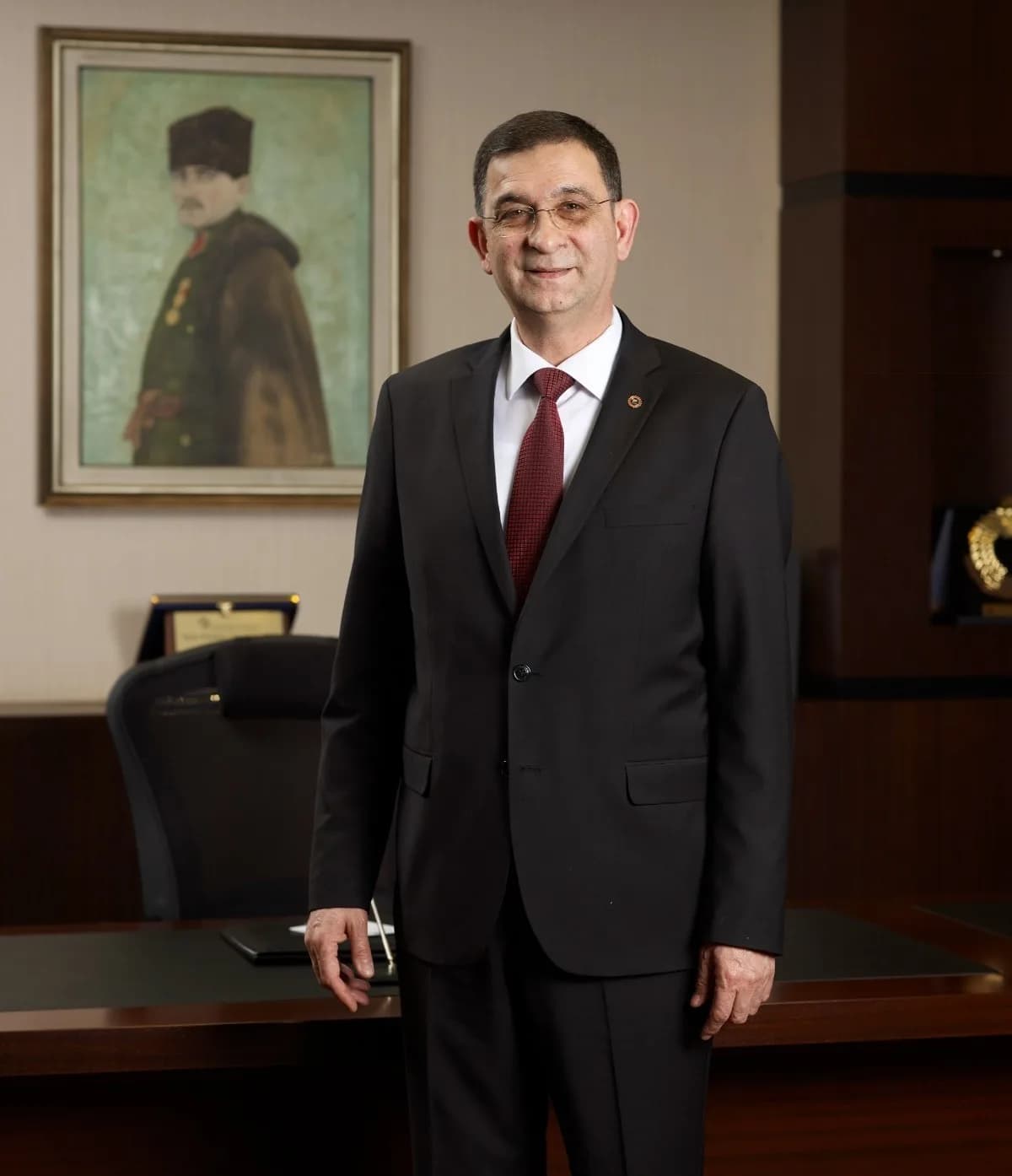 Gaziantep Sanayi Odası Başkanı Adnan Ünverdi basın açıklaması yaparken
