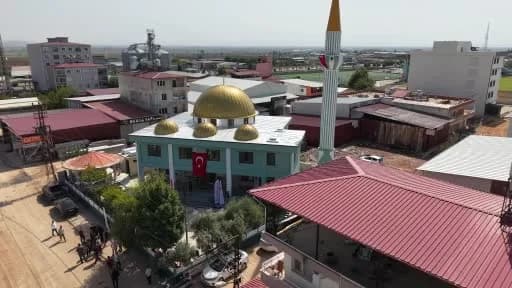 Hatay Kırıkhan’da deprem sonrası inşa edilen Marangozlar Camii’nin ibadete açılış töreni