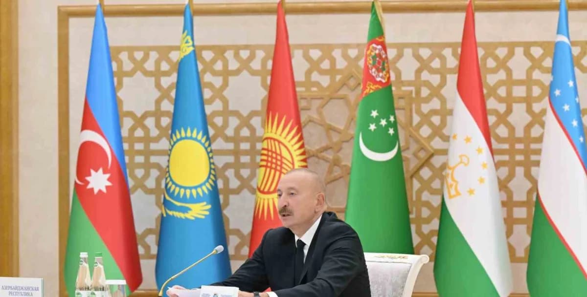Azerbaycan Cumhurbaşkanı İlham Aliyev, Türkmenistan’ın Türkmenbaşı şehrinde düzenlenen Orta Asya Devlet Başkanları topla
