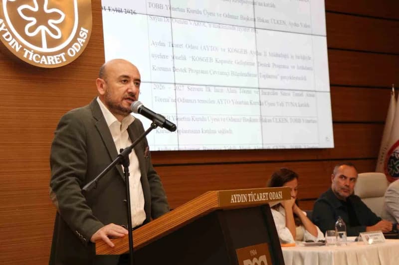 AYTO Başkanı Hakan Ülken basın açıklaması yaparken