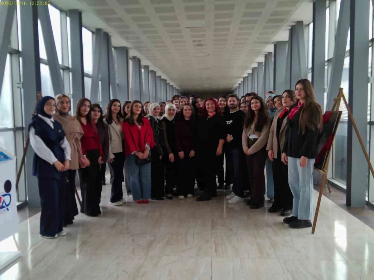 İletişim Fakültesi’nde "Sürdürülebilir yaşam için geri-dönüşüm" sergisi açıldı