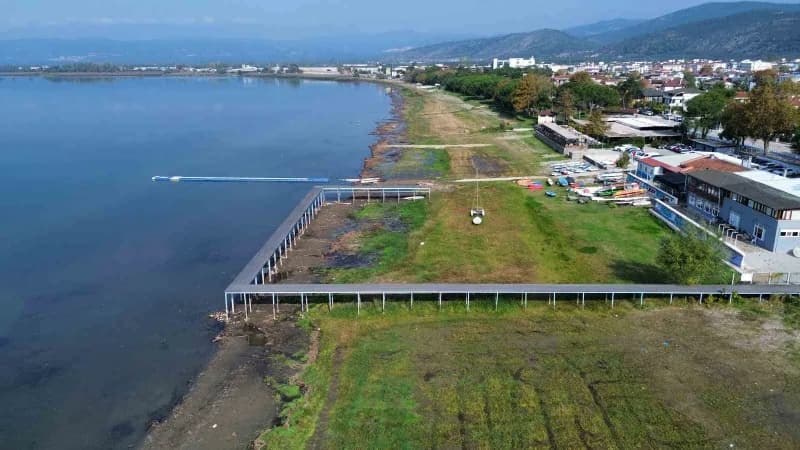 Bursa İznik ilçesinde İznik Gölü ve taşan dereler manzarası