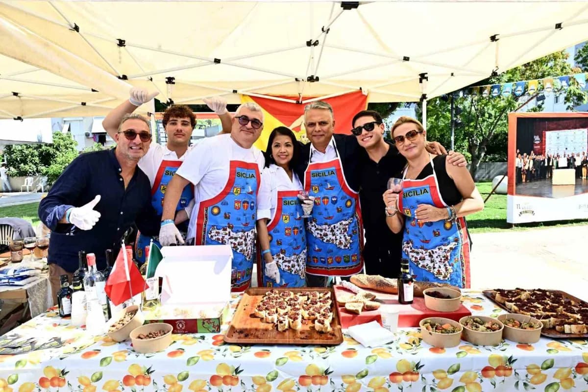 Uluslararası Kaleiçi Old Town Festivali kapsamında Muratpaşa’da düzenlenen Kadim Şehirlerin Yaşayan Mutfakları forumunda