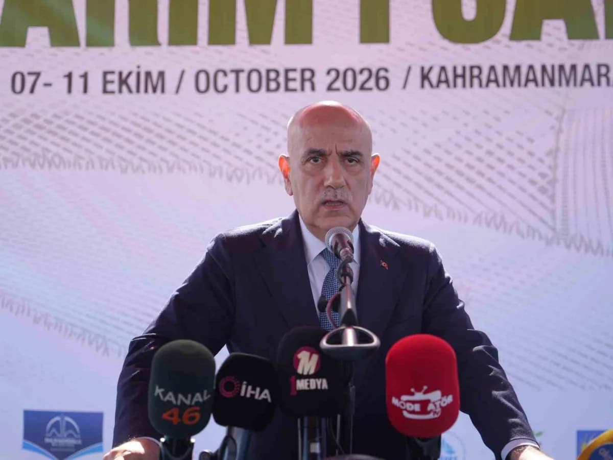Kahramanmaraş Tarım Fuarı’nda tarım makineleri ve ekipmanlarının sergilendiği fuar alanı