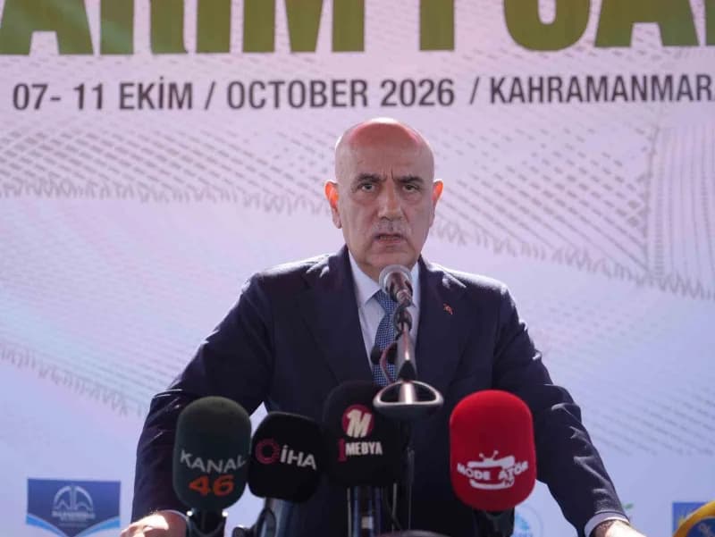 Kahramanmaraş Tarım Fuarı’nda tarım makineleri ve ekipmanlarının sergilendiği fuar alanı