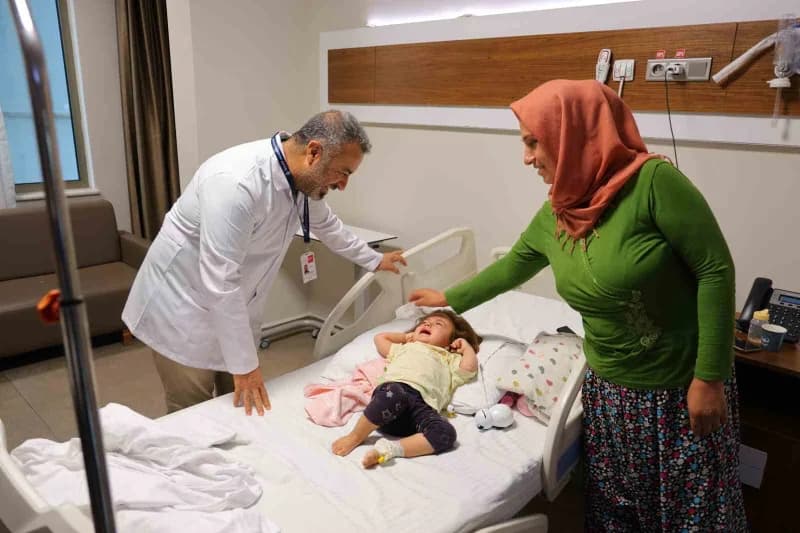 Kahramanmaraş’ta 1 yaşındaki bebeğin böbreğinden 2 santimlik taş çıkarıldı