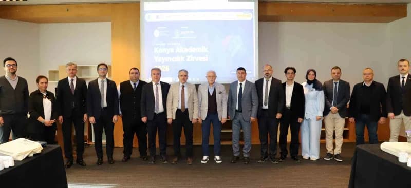 KAPS 2026 Konya Akademik Yayıncılık Zirvesi katılımcıları ve konuşmacıları NEÜ Ahmet Keleşoğlu Kütüphanesi'nde