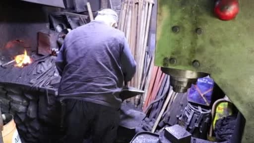 Karabük Safranbolu Demirciler Arastası'nda demircilik yapan Mustafa ve Makbule Ümral çifti
