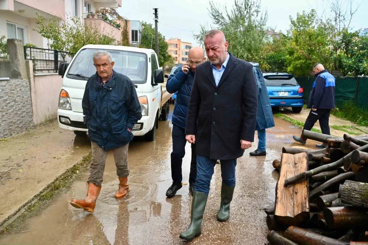 Karacabey’de şiddetli yağış sonrası belediye ekipleri ve kurumlar sahada çalışmalar yapıyor