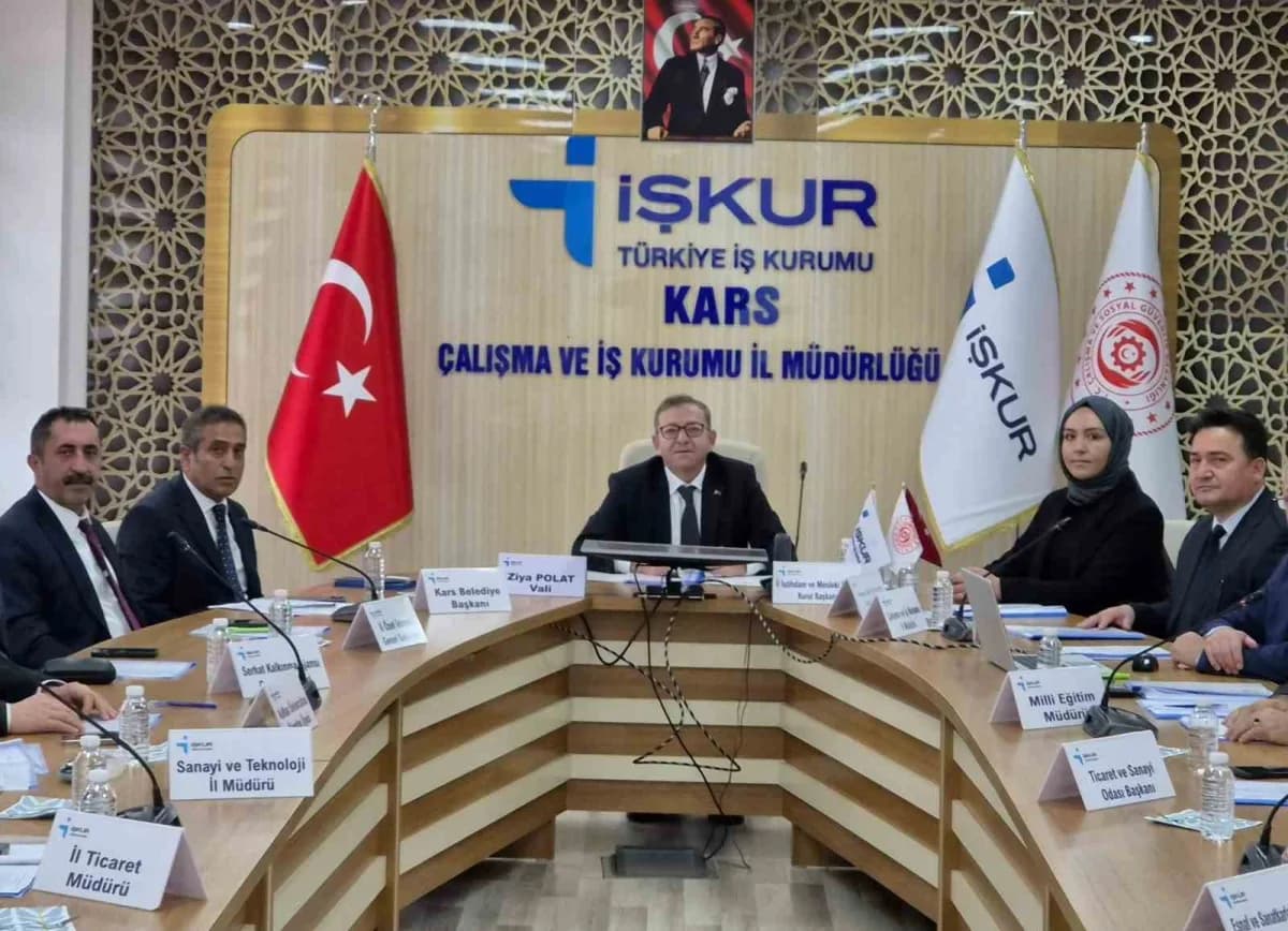 Kars İl İstihdam ve Mesleki Eğitim Kurulu toplantısından bir kare, Vali Ziya Polat başkanlık ediyor