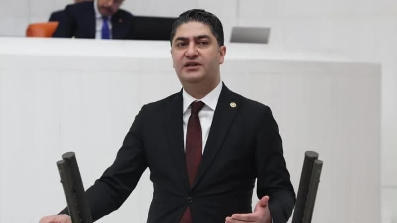 Kayseri’de et kombinası önünde bekleyen canlı hayvanlar ve bina dış görünümü