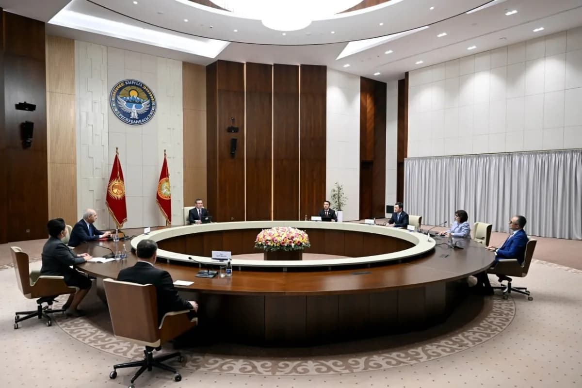 Kırgızistan Cumhurbaşkanı Caparov, Türk Devletleri parlamento başkanlarını kabul etti
