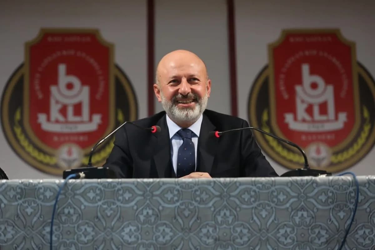 Kocasinan Belediye Başkanı Ahmet Çolakbayrakdar gençlerle Behice Yazgan Kız Anadolu Lisesi’nde buluşuyor