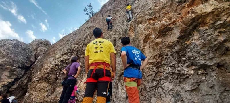 Gaziantep Araban Köklüce Kanyonu'nda düzenlenen Tırmanış Festivali'nde sporcular kayalıklarda