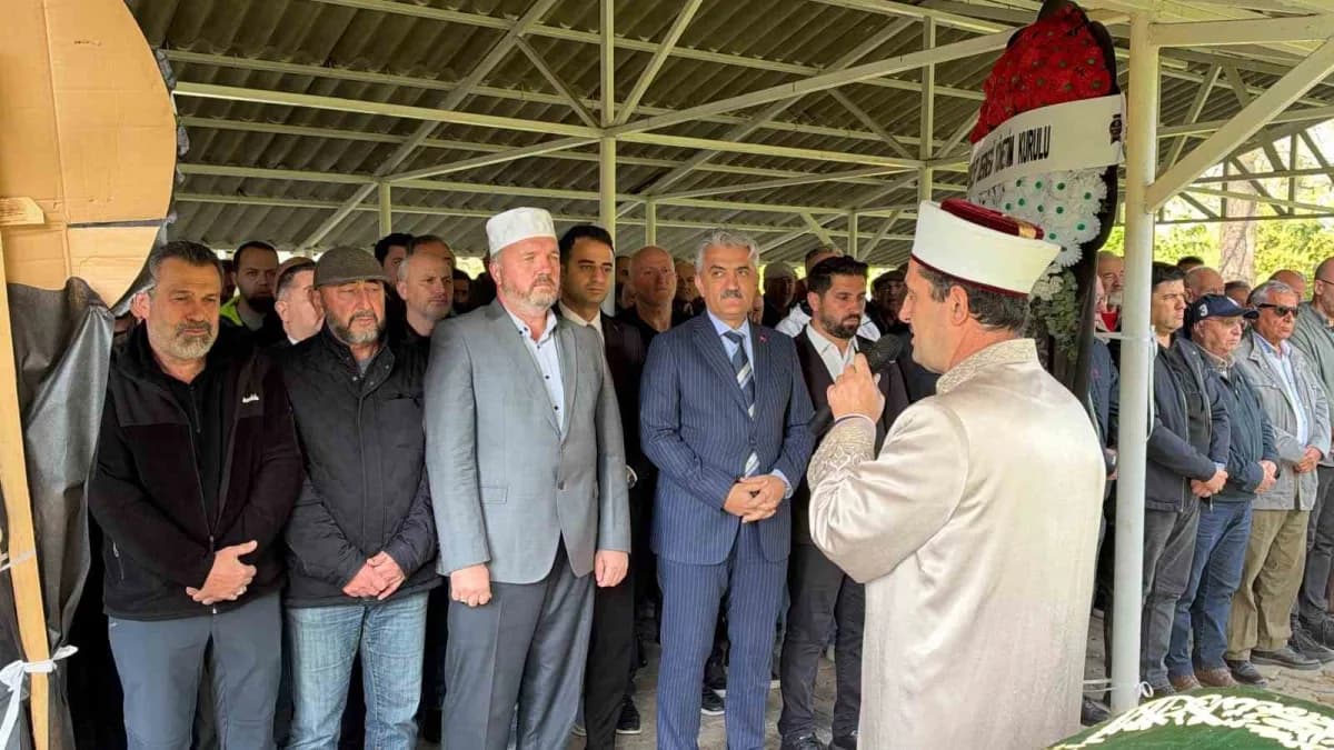 Düzce’de savaş muhabiri Levent Öztürk’ün cenaze töreninden bir kare