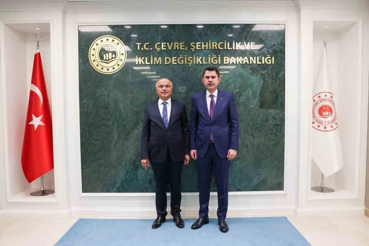 Malatya Büyükşehir Belediye Başkanı Sami Er ve Bakan Murat Kurum görüşme sırasında