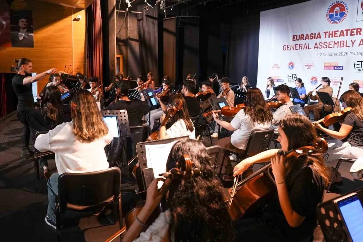 Maltepe Belediyesi Gençlik Senfoni Orkestrası üyeleri ilk provada Prof. Dr. Türkan Saylan Kültür Merkezi’nde