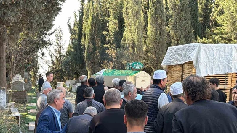 Manisa Akhisar’daki trafik kazasında hayatını kaybedenlerin Bursa ve Ereğli’de düzenlenen cenaze törenlerinden görüntü