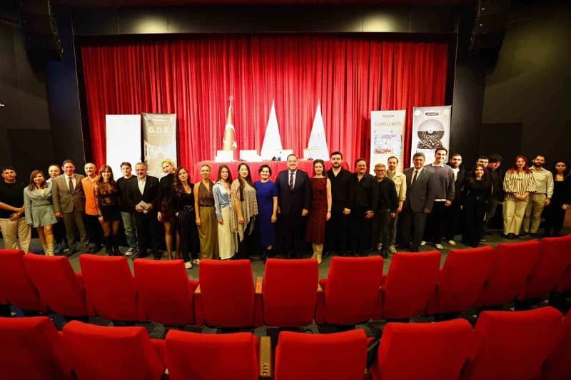 Manisa Şehir Tiyatrosu 20’inci yılını ’Duruş’ temasıyla açıyor
