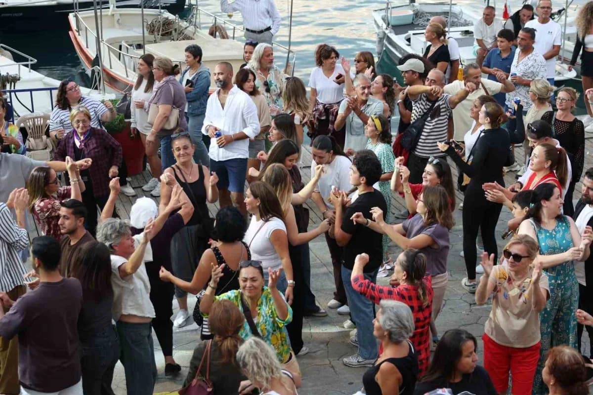 Selimiye’de düzenlenen Marmaris Deniz Ürünleri Festivali’nde deniz ürünleri ve Ege mutfağı sunumu