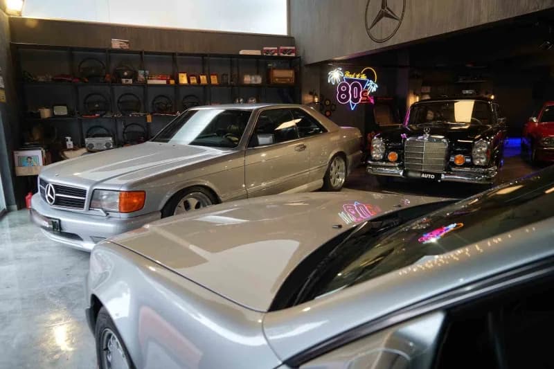 Samsunlu iş adamı Emre Yılmaz’ın garajında sergilenen nadir klasik Mercedes otomobiller