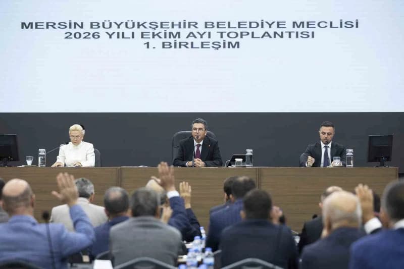 Mersin Büyükşehir Belediye Meclisi toplantısı Kongre ve Sergi Sarayı Çok Amaçlı Salonda yapılıyor