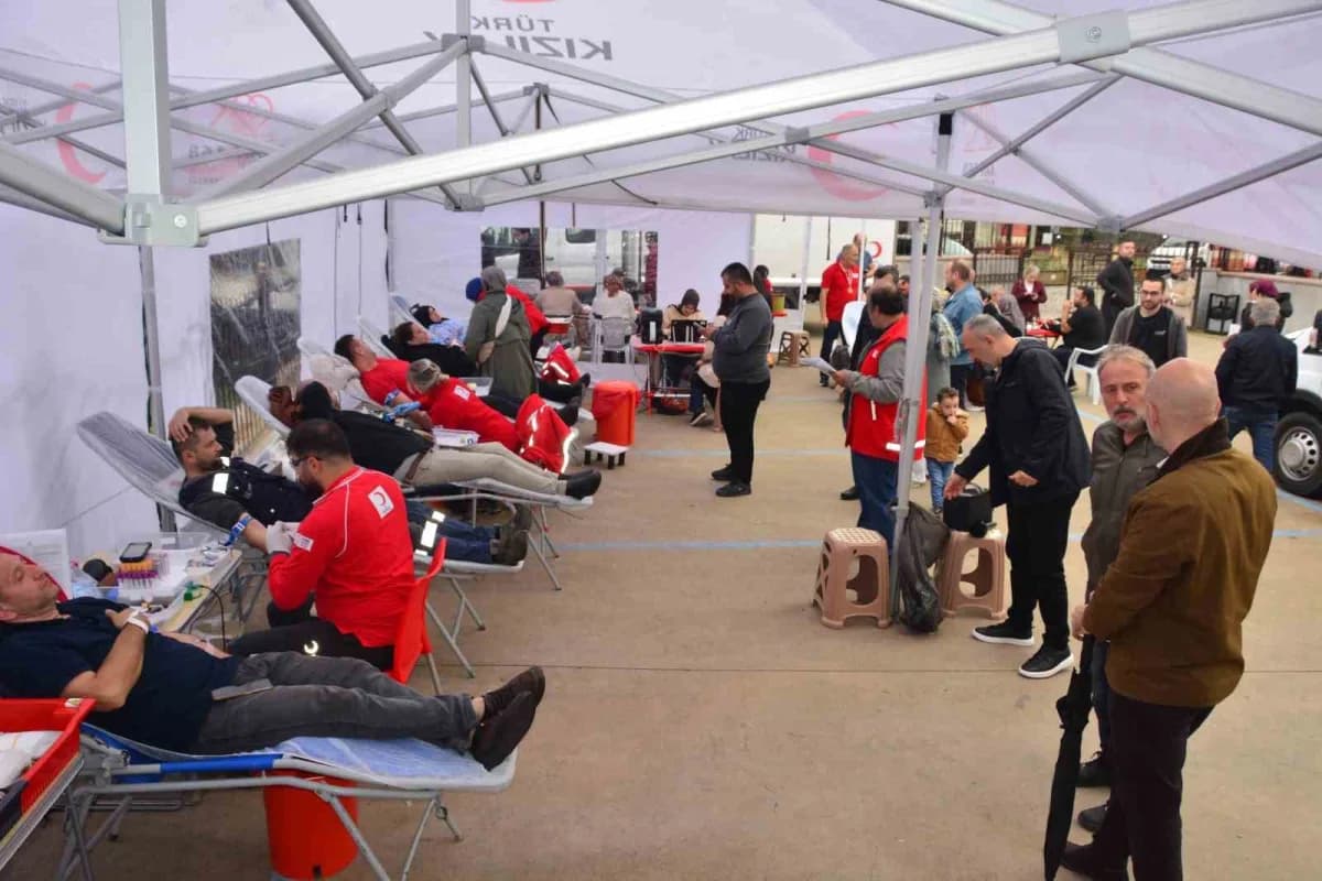 Minik öğrenciler ailelerini teşvik etti, 156 ünite kan toplandı