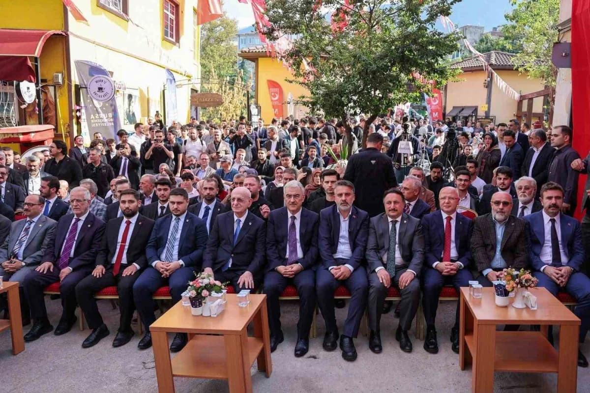 Milli Türk Talebe Birliği Bursa İl Başkanlığının yeni hizmet binası açılış töreninden bir kare