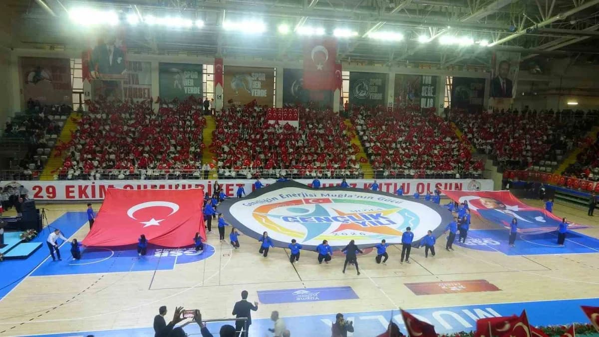 Muğla Menteşe Kapalı Spor Salonu’nda Cumhuriyet Bayramı kutlama töreninden coşkulu anlar