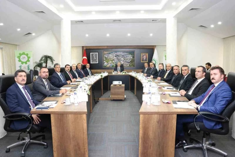 Denizli Organize Sanayi Bölgesi Müdürlüğü toplantı salonunda İl İstihdam ve Mesleki Eğitim Kurulu toplantısı