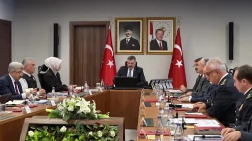İçişleri Bakanı Mustafa Çiftçi okul güvenliği toplantısında konuşma yaparken