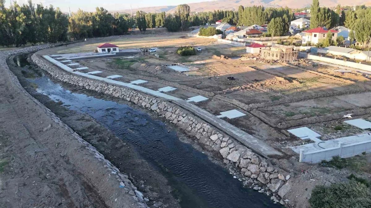 Patnos ilçesinde altyapı ve sosyal yaşam alanlarında devam eden belediye çalışmaları