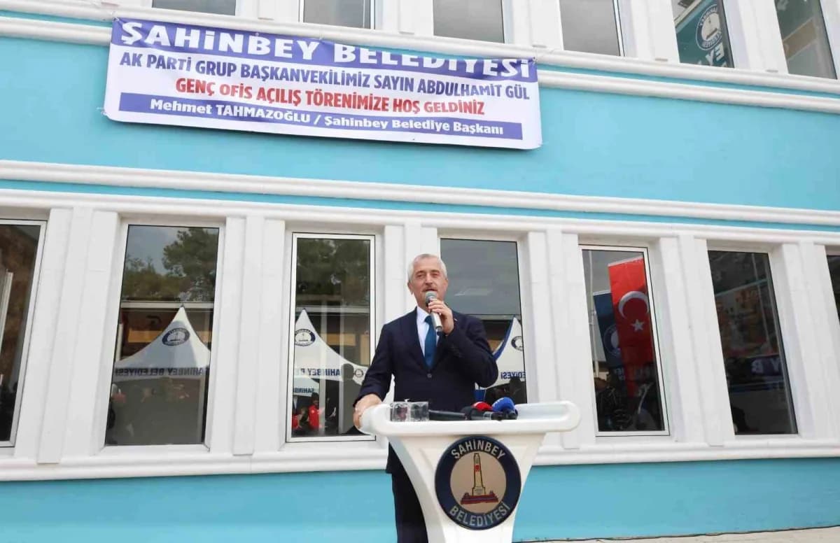 Gaziantep Üniversitesi kampüsünde açılan Şahinbey Belediyesi Genç Ofisi'nin iç mekanından