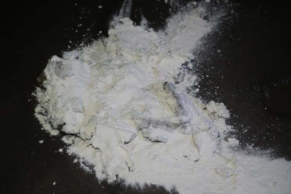 Samsun sahillerinde denize vuran beyaz çuvallar ve sahil görüntüsü