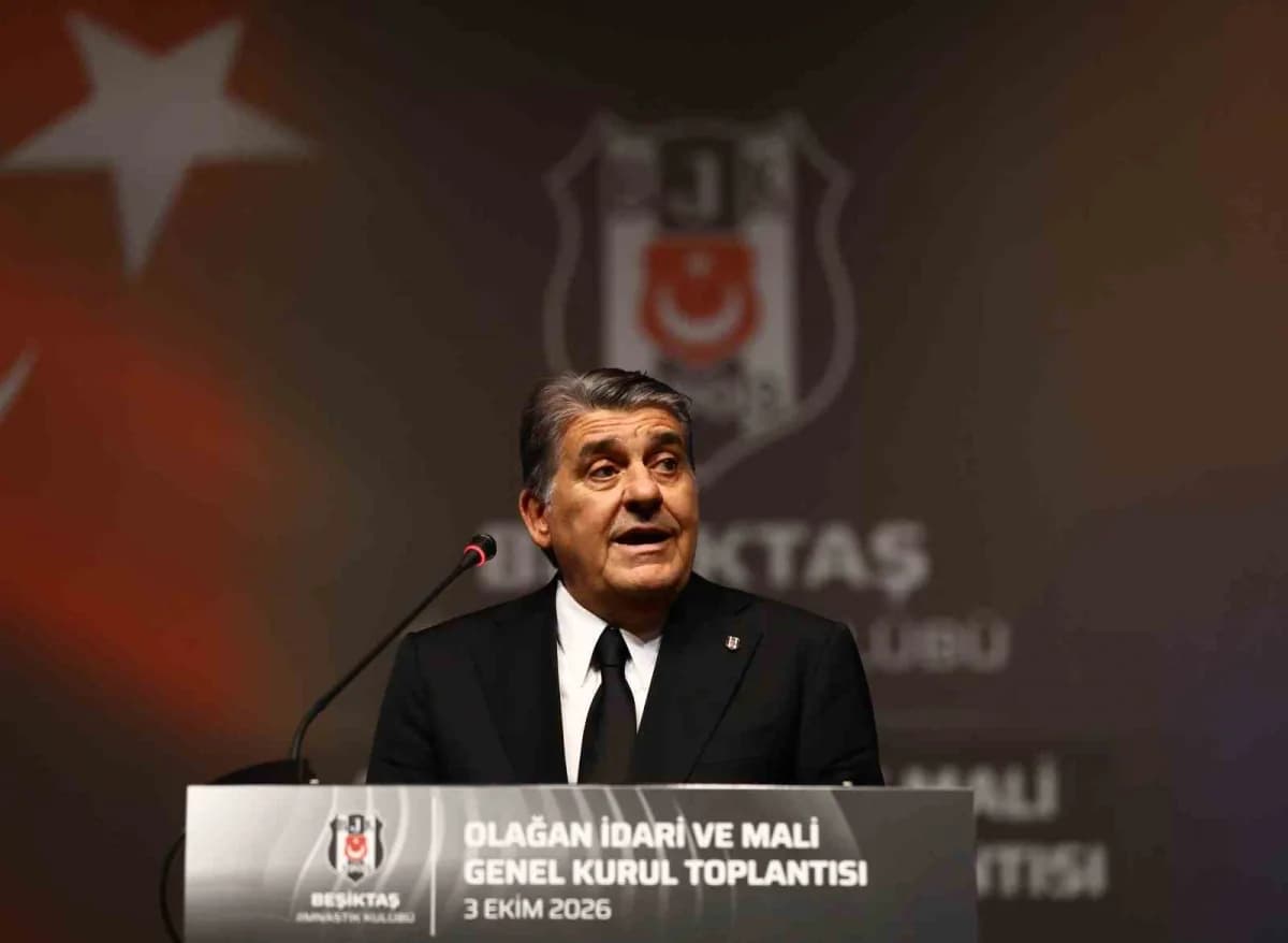 Serdal Adalı, Beşiktaş Kulübü 2026 Olağan Genel Kurul toplantısında konuşma yaparken