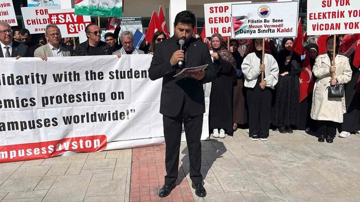 Sinop Üniversitesi'nde 7 Ekim Aksa Tufanı anısına düzenlenen Filistin destek programından bir kare