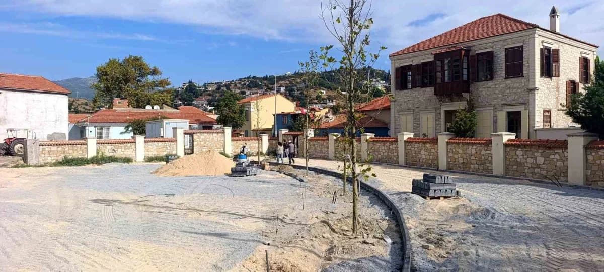 Söke Kemalpaşa Mahallesi’nde tarihi yapıların restorasyon çalışmaları ve çevre düzenlemesi yapılıyor