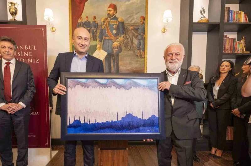 Gazi Osmanpaşa Yalısı’nda açılan Suyun Hafızasında İstanbul sergisinden Hikmet Barutçugil’in ebru eserleri