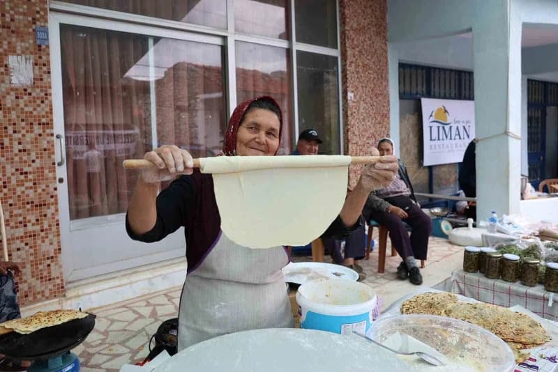 Marmaris Taşlıca Mahallesi Deniz Ürünleri Festivali’nde yöresel ürünler ve halk oyunları etkinliği