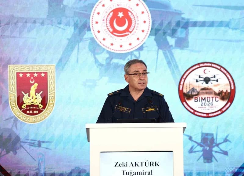 Milli Savunma Bakanlığı Sözcüsü Tuğamiral Zeki Aktürk basın toplantısında açıklama yapıyor