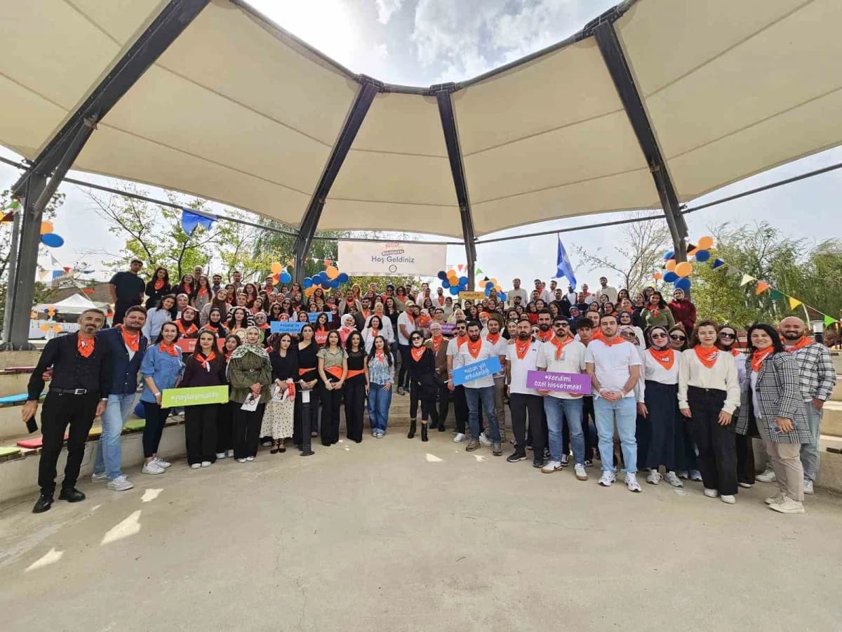 Van’da TEGV gönüllüleri çocukların geleceği için düzenlenen buluşmada bir arada