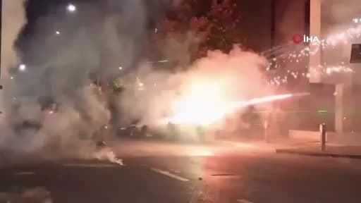 Tiran sokaklarında polis ve göstericiler arasında çatışmalar ve yangınlar