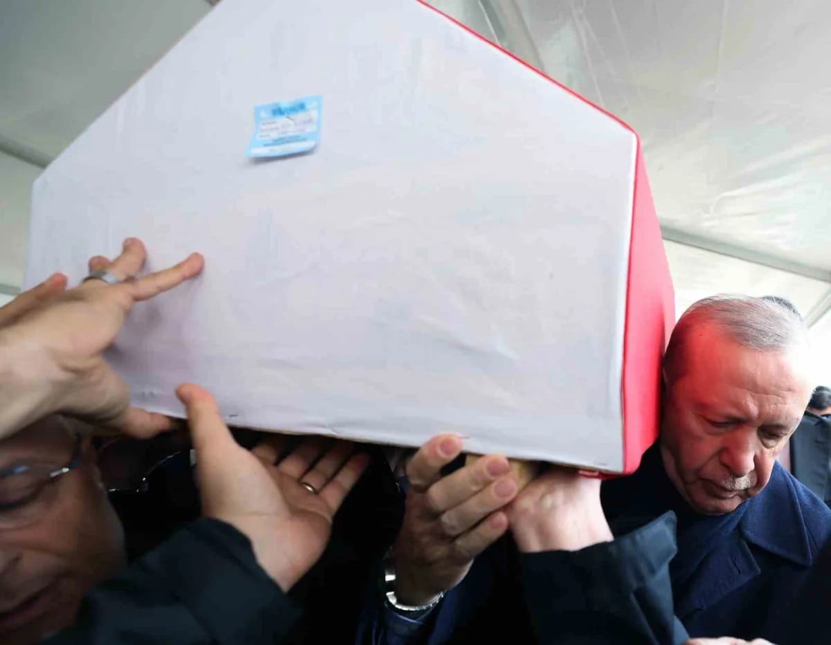 Trafik kazasında hayatını kaybeden Üsküdar Belediye Başkan Vekili Dündar Ziya Gültekin son yolculuğuna uğurlan