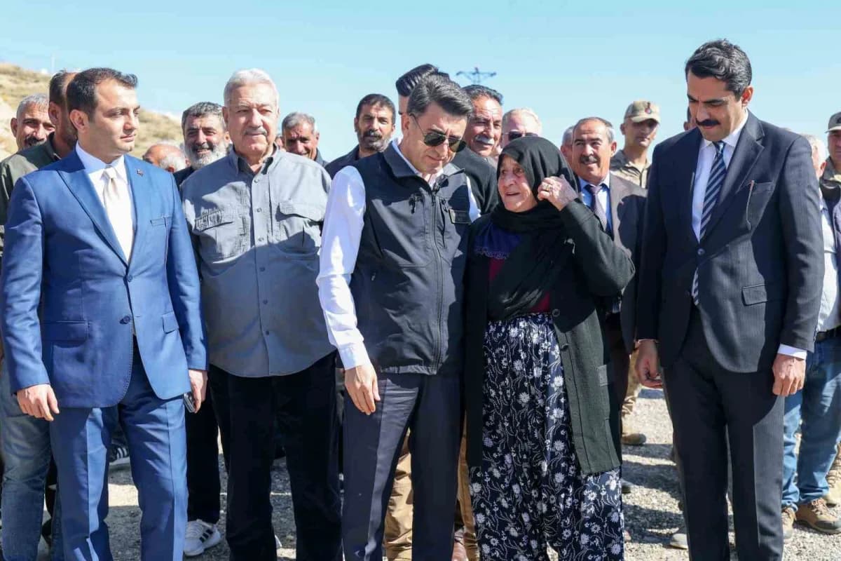Tunceli’de huzurun yolu sıcak asfaltla döşeniyor