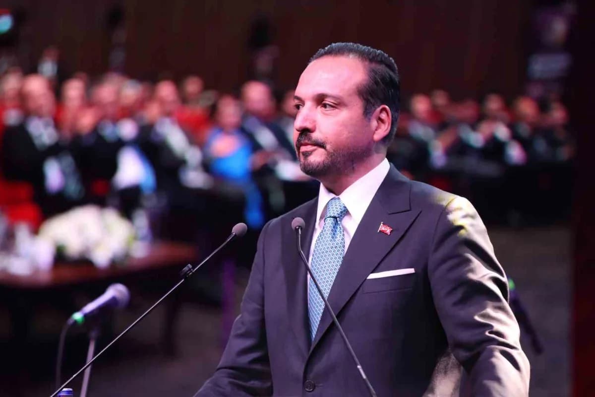 Kürşad Zorlu, Kocaeli Kongre Merkezi'nde Türk Dünyası Gençlik Buluşması açılışında konuşma yapıyor