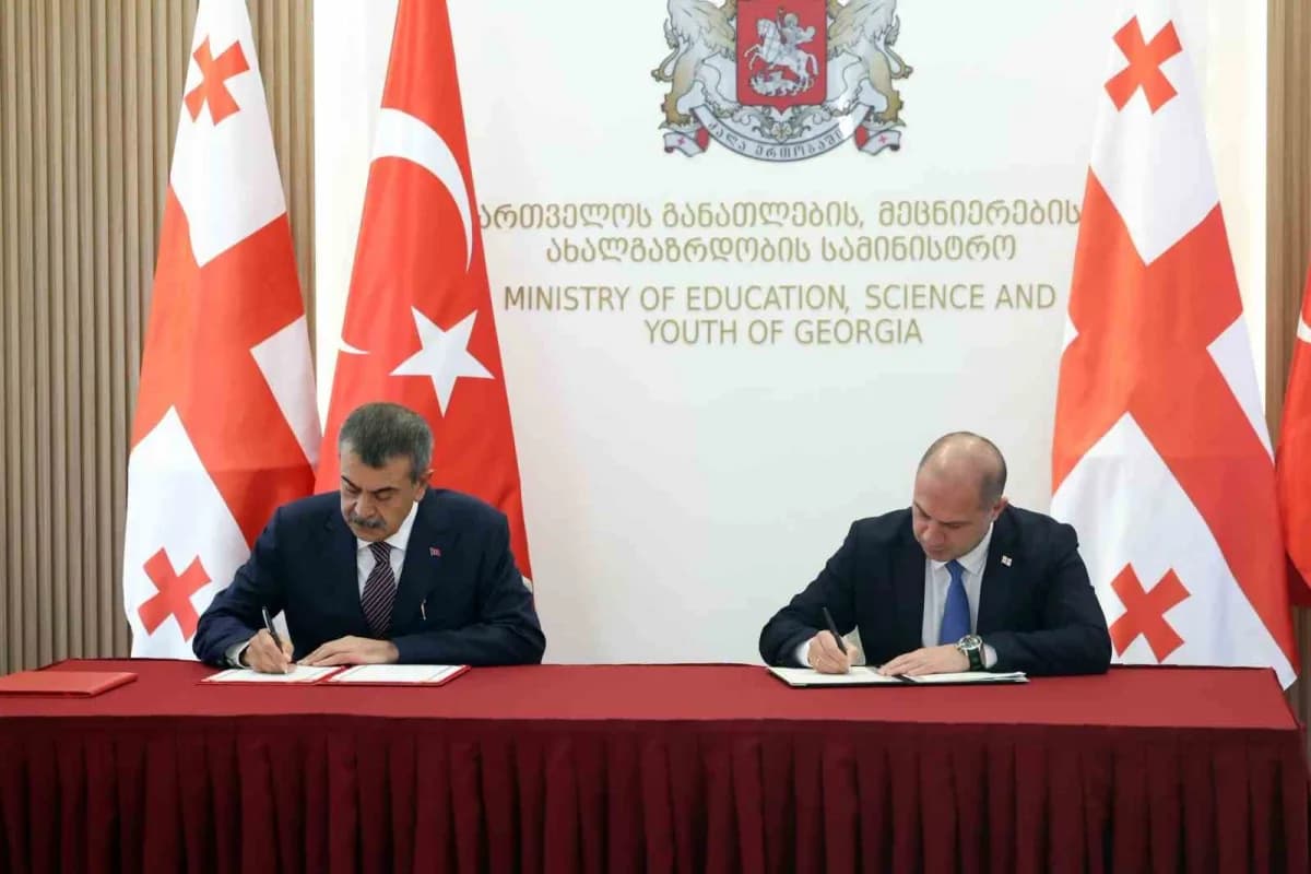 Milli Eğitim Bakanı Yusuf Tekin ve Gürcistan Eğitim ve Bilim Bakanı Givi Mikanadze Tiflis'te eğitim iş birliği anlaşması