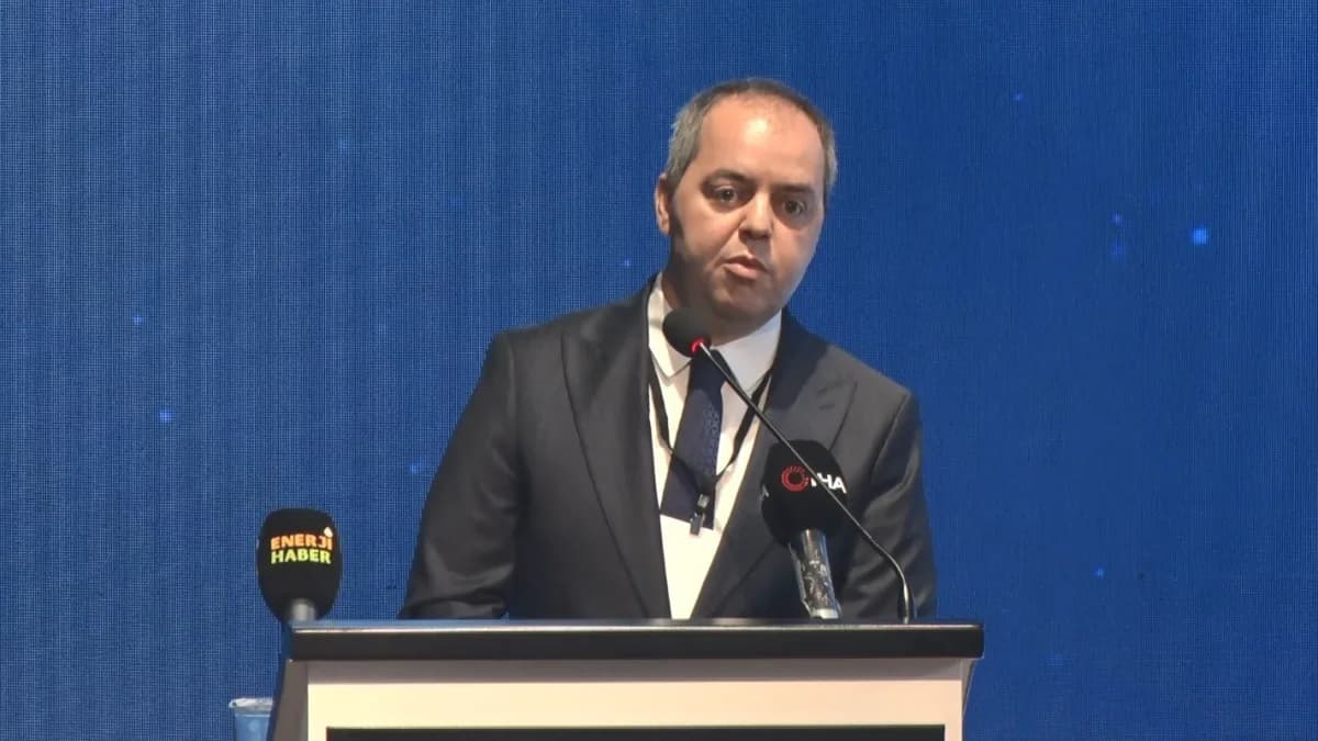 Türkiye Hidrojen Zirvesi Ankara Yıldırım Beyazıt Üniversitesi konferans salonunda düzenleniyor